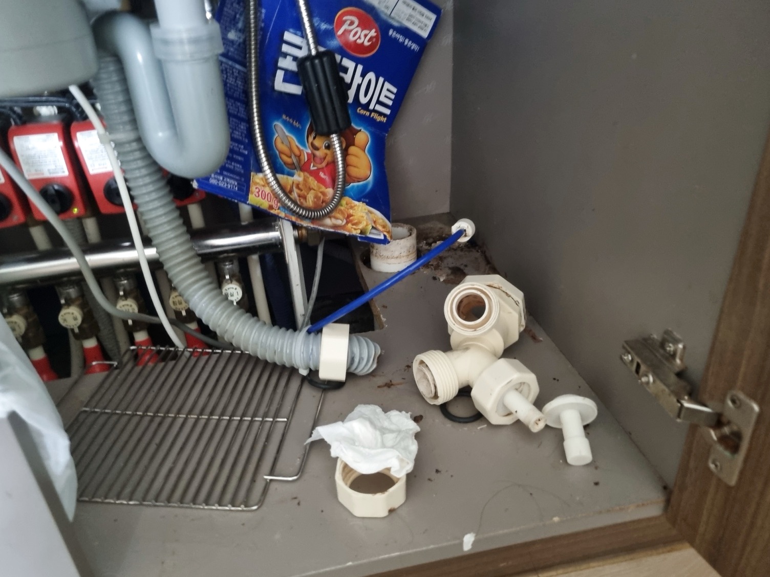 03-taejeon-sink-trap-disassembled-by-customer-hp.jpg