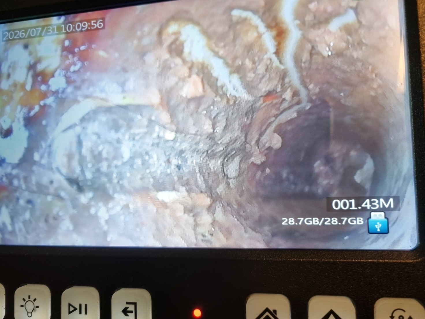 05-taejeon-sink-endoscope-grease-at-pipe-entrance-hp.jpg