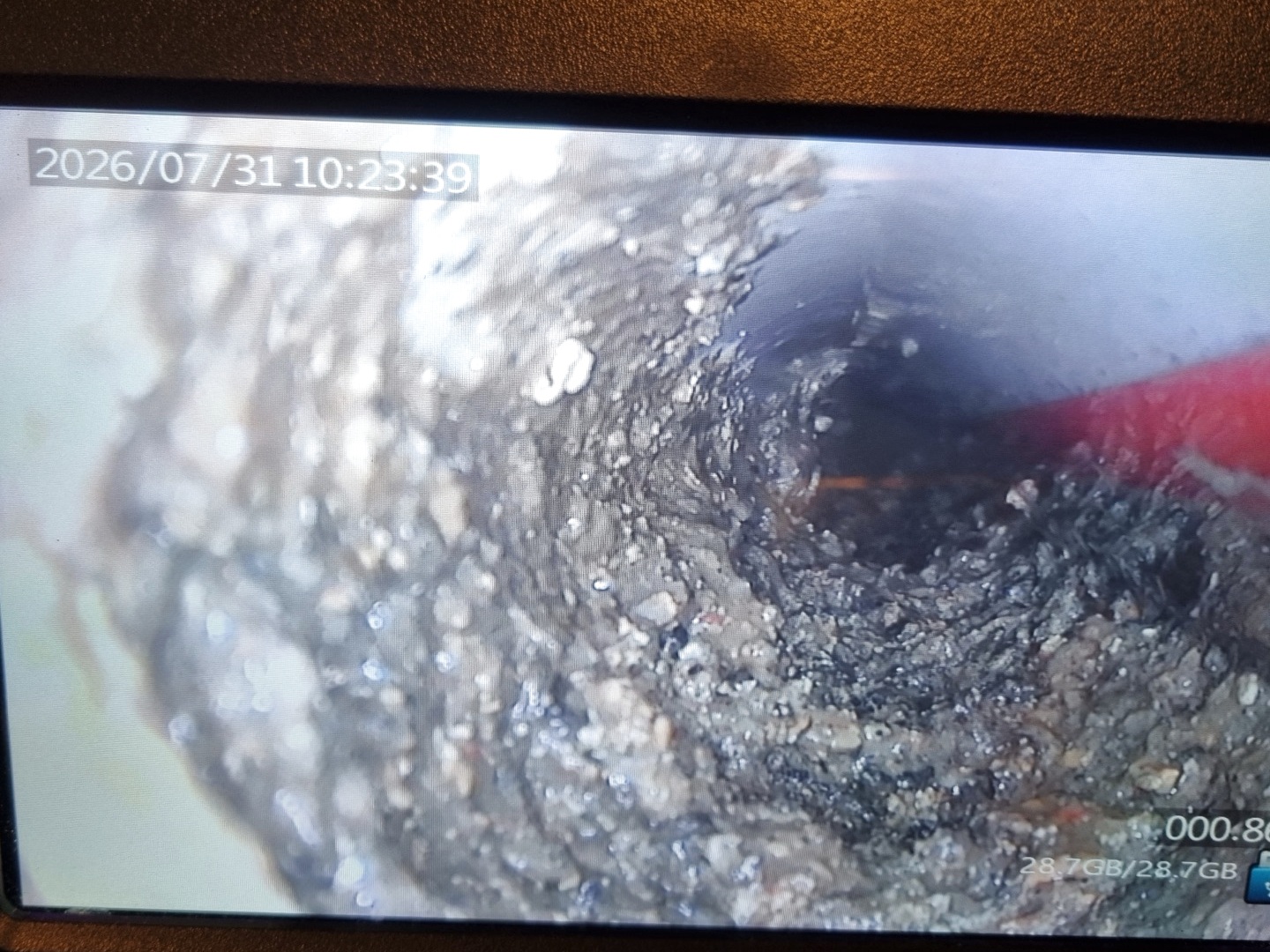 11-taejeon-sink-endoscope-grease-on-pipe-ceiling-hp.jpg