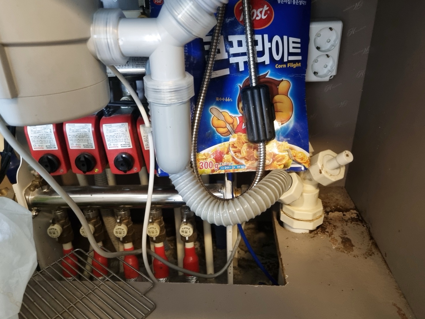 23-taejeon-sink-undersink-cabinet-finished-hp.jpg